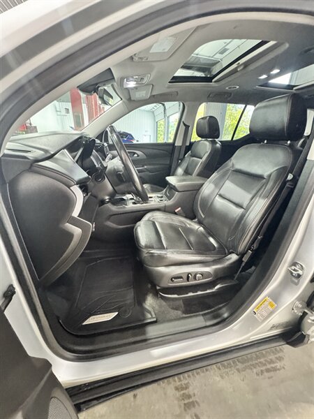 Used 2020 Chevrolet Traverse Premier w/ Redline Edition AWD/4WD image 7