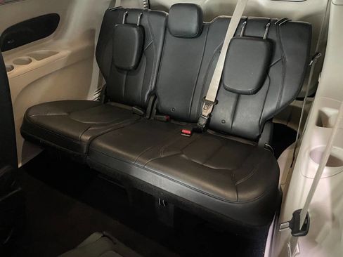 Used 2019 Chrysler Pacifica Touring-L Plus w/ Advanced Safetytec Group image 22