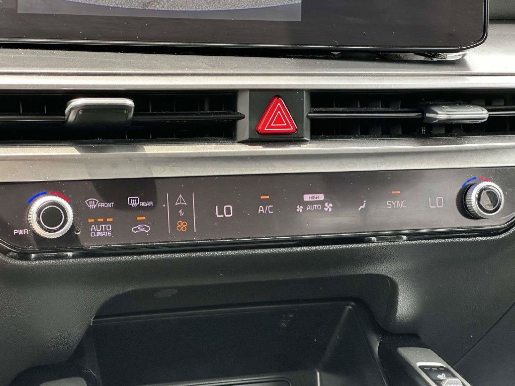 Used 2024 Kia Sorento S FWD image 18