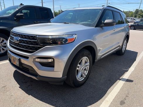 Used 2021 Ford Explorer XLT w/ Equipment Group 202A RWD image 1