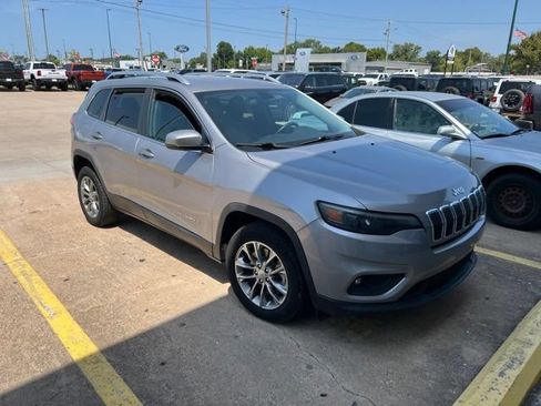 Used 2019 Jeep Cherokee Latitude Plus FWD image 1