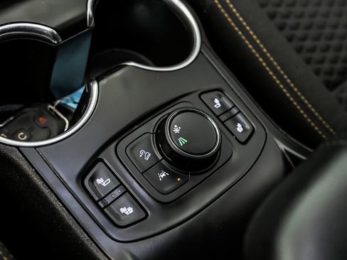 Used 2020 GMC Terrain SLE w/ Driver Convenience Package FWD image 24