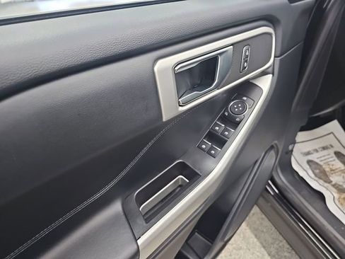 Used 2020 Ford Explorer XLT w/ Equipment Group 202A image 11