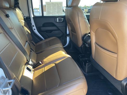 Used 2020 Jeep Gladiator Overland image 13
