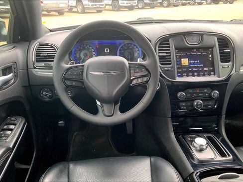 Used 2023 Chrysler 300 S w/ Comfort Group RWD image 6