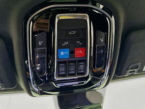 Used 2023 Jeep Grand Cherokee Summit AWD/4WD image 22