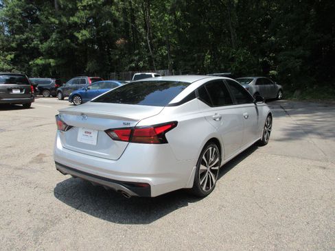 Used 2020 Nissan Altima 2.5 SR w/ Premium Package FWD image 5