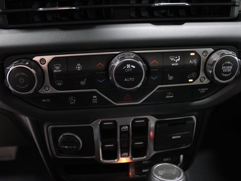 Used 2024 Jeep Wrangler Sahara image 33