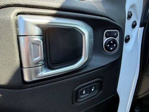 Used 2023 Jeep Wrangler Unlimited Sahara w/ Cold Weather Group AWD/4WD image 11