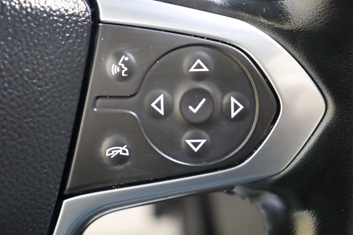Used 2023 Chevrolet Traverse Premier FWD image 42