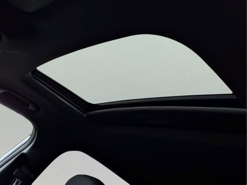 Used 2025 Chevrolet Trax RS w/ Sunroof Package image 12