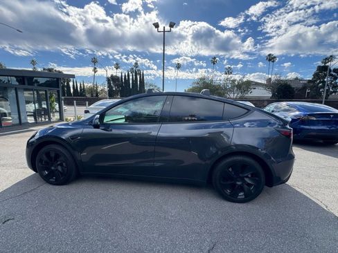 Used 2024 Tesla Model Y Long Range AWD/4WD image 11