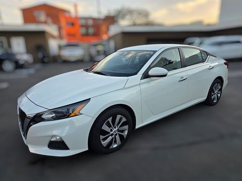 Used 2022 Nissan Altima 2.5 S FWD image 3