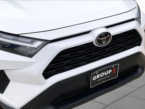 Used 2024 Toyota RAV4 XLE FWD image 30