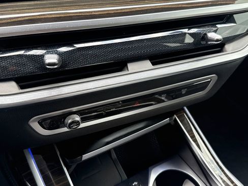 Used 2023 BMW X7 xDrive40i w/ Premium Package image 26