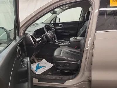 Used 2025 Kia Sorento X-Line EX AWD/4WD image 9