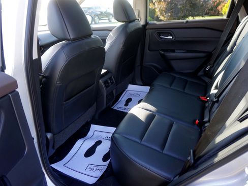 Used 2022 Nissan Rogue SV w/ SV Premium Package image 8