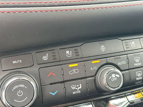 Used 2024 Dodge Durango GT image 24