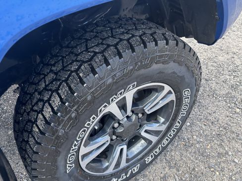 Used 2016 Toyota Tacoma TRD Sport w/ Premium & Technology Package image 11