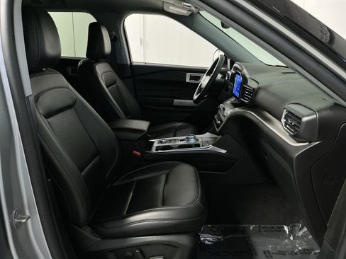 Used 2023 Ford Explorer XLT w/ Equipment Group 202A AWD/4WD image 28