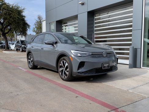 Used 2023 Volkswagen ID.4 Pro image 2