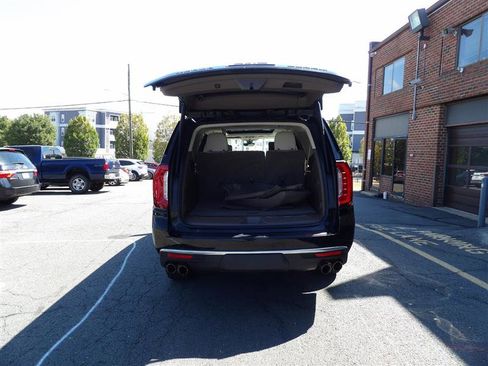 Used 2021 GMC Yukon XL Denali w/ Denali Premium Package image 8