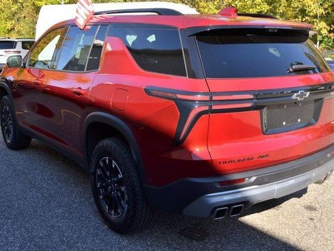 Used 2024 Chevrolet Traverse Z71 w/ Enhanced Driving Package image 6