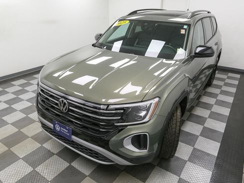 Used 2025 Volkswagen Atlas Peak Edition SE AWD/4WD image 7
