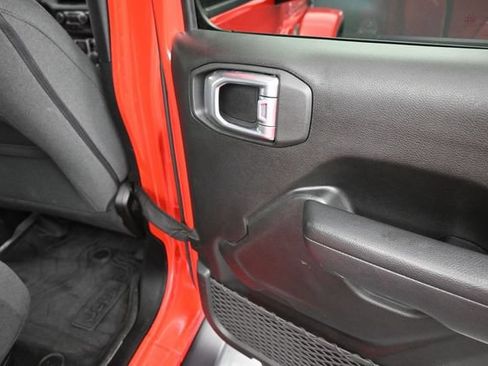 Used 2024 Jeep Gladiator Sport AWD/4WD image 18