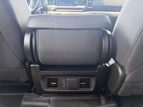 Used 2022 Chevrolet Silverado 1500 LT AWD/4WD image 19