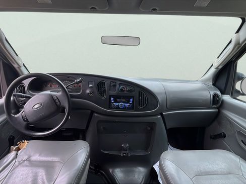 Used 2005 Ford E-350 and Econoline 350 Super Duty image 9