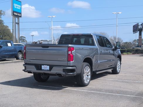 Used 2021 Chevrolet Silverado 1500 High Country w/ Technology Package image 6