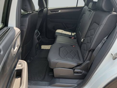 Used 2024 Volkswagen Atlas Cross Sport SE FWD image 18