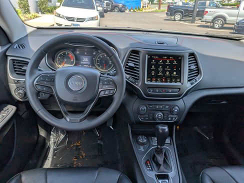 Used 2023 Jeep Cherokee Trailhawk w/ Sun & Sound Group AWD/4WD image 18