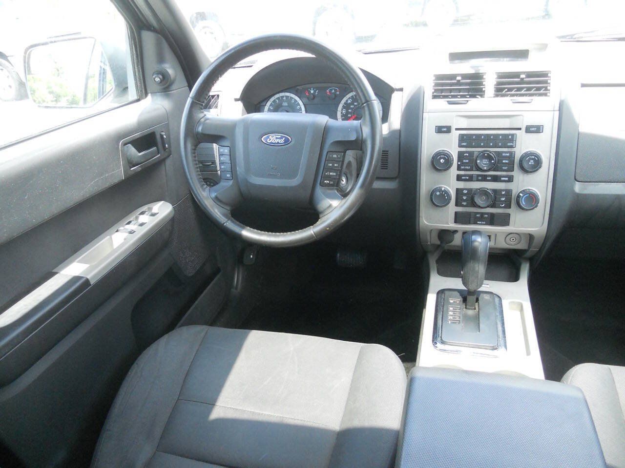 Used 2011 Ford Escape XLT w/ 202A Rapid Spec Order Code FWD image 16