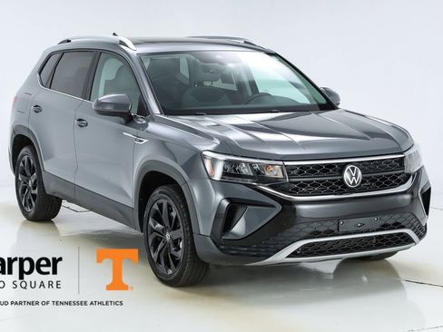 Used 2023 Volkswagen Taos SE w/ Panoramic Sunroof Package FWD image 53
