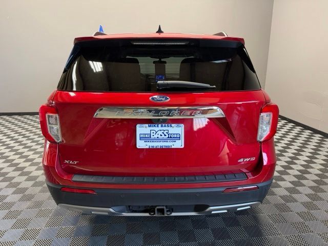 Used 2023 Ford Explorer XLT w/ Equipment Group 202A AWD/4WD image 11