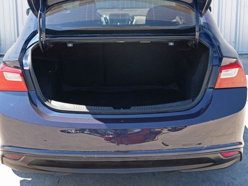 Used 2016 Chevrolet Malibu LT image 9