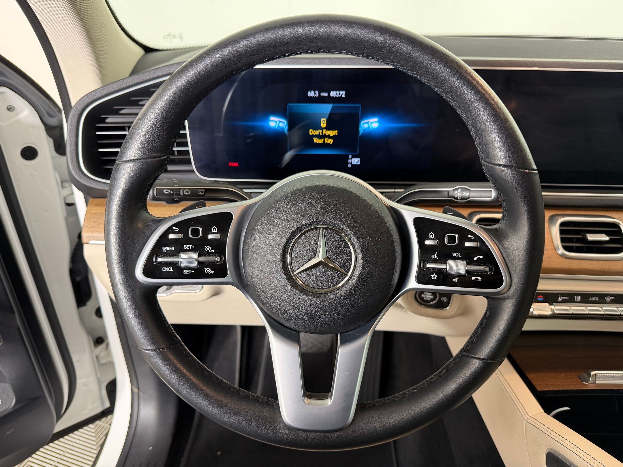 Used 2022 Mercedes-Benz GLE 350 4MATIC w/ Premium Package image 11