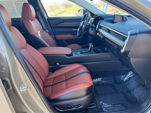 Used 2025 MAZDA CX-50 Meridian Edition w/ Apex Package image 17