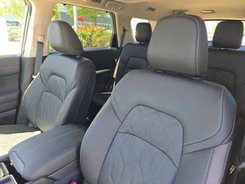 New 2026 Nissan Pathfinder Platinum FWD image 9