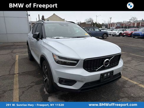Used 2021 Volvo XC40 T5 R-Design w/ Climate Package image 1