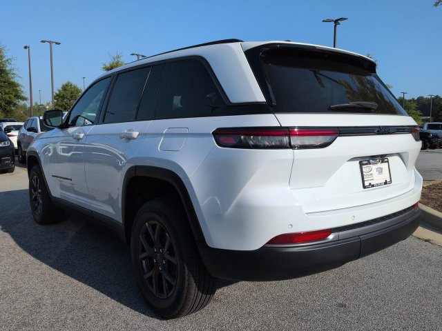 New 2027 Jeep Grand Cherokee Altitude RWD image 6