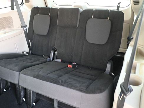 Used 2019 Dodge Grand Caravan SE w/ UConnect Hands-Free Group FWD image 17