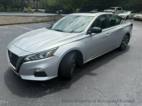 Used 2019 Nissan Altima 2.5 SR w/ SR Premium Package FWD image 3