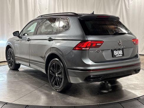 Used 2022 Volkswagen Tiguan SE R-Line AWD/4WD image 9