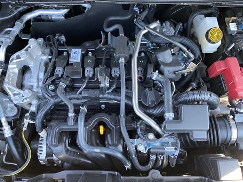 Certified 2025 Nissan Kicks SR FWD image 18