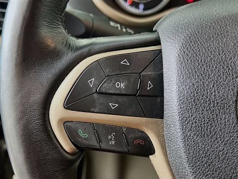 Used 2016 Jeep Cherokee Latitude w/ Cold Weather Group AWD/4WD image 13