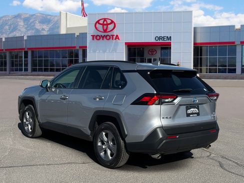 Used 2022 Toyota RAV4 XLE w/ Convenience Package AWD/4WD image 5