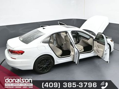 Used 2020 Volkswagen Passat 2.0T SEL image 25